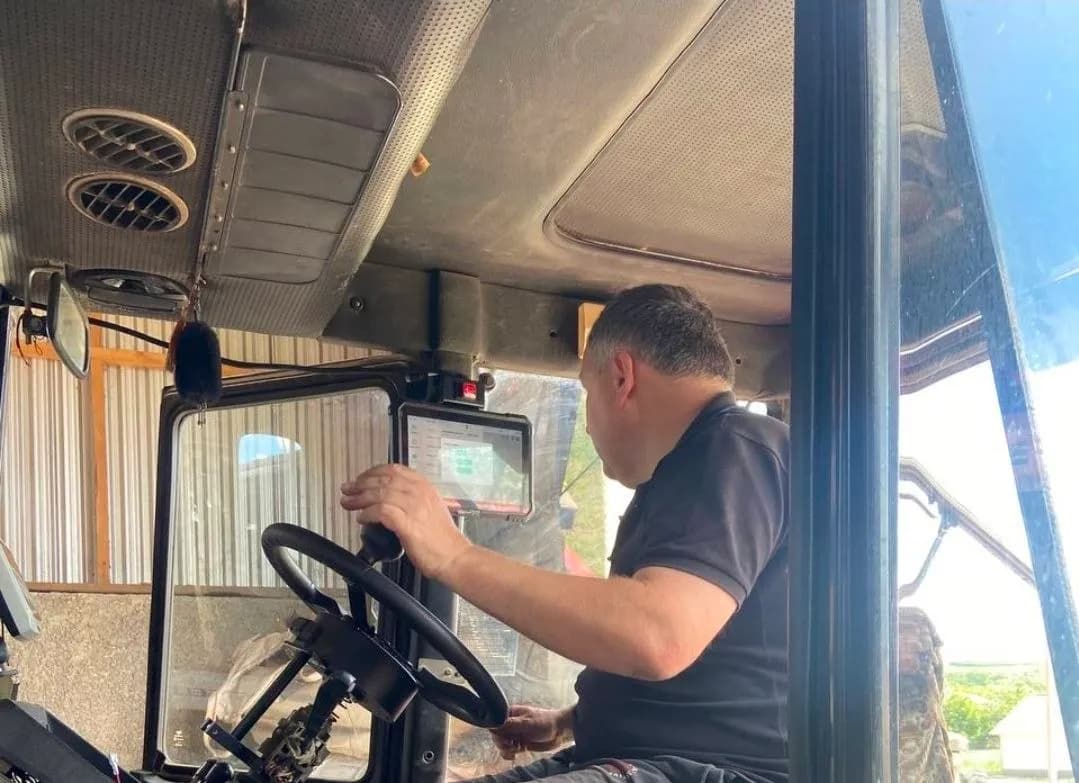 NanoSteer 210 GPS auto-steering system installed on MTZ 82 – Coteala, Briceni, Moldova